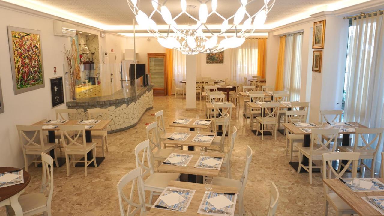 Hotel Altair Misano Adriatico Esterno foto
