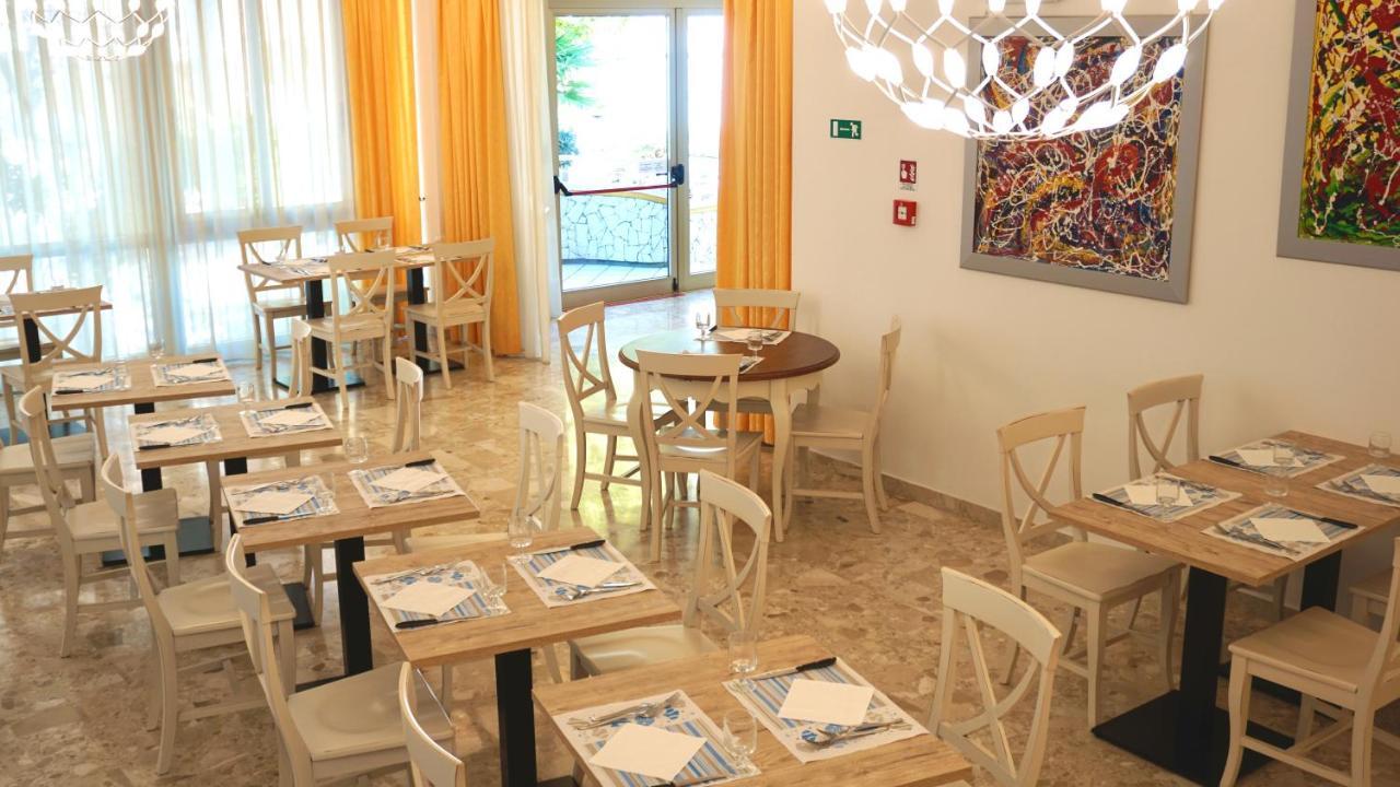 Hotel Altair Misano Adriatico Esterno foto