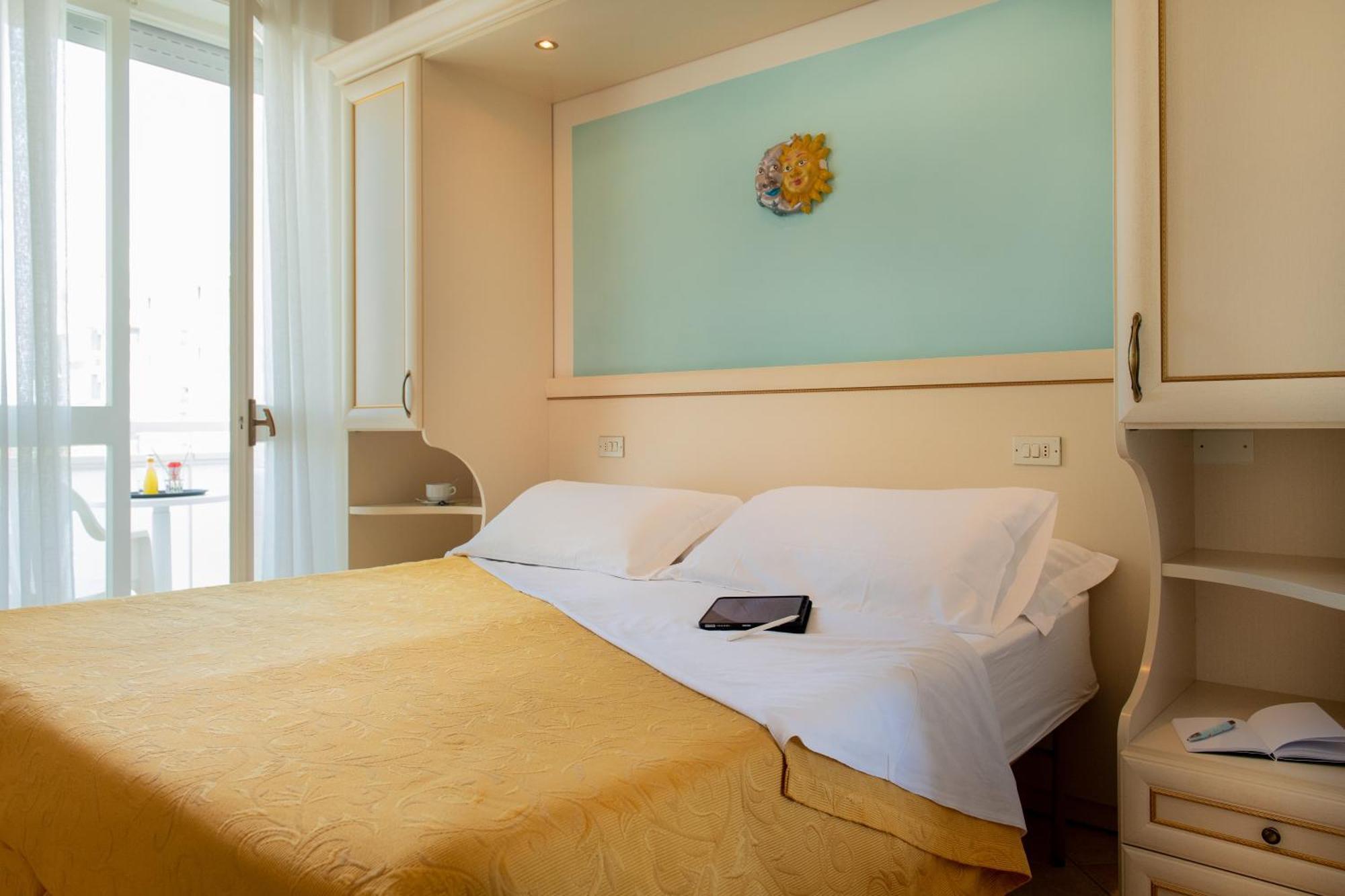 Hotel Altair Misano Adriatico Esterno foto
