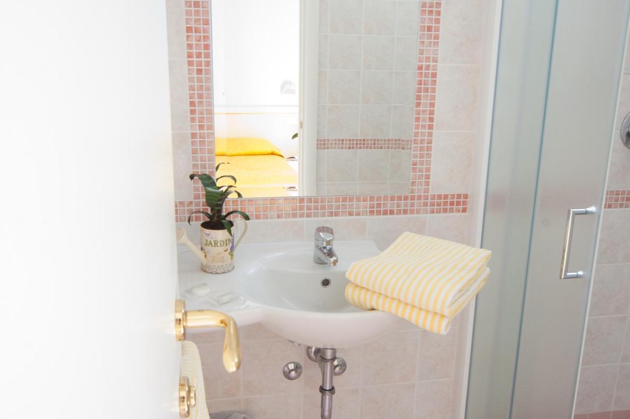Hotel Altair Misano Adriatico Esterno foto