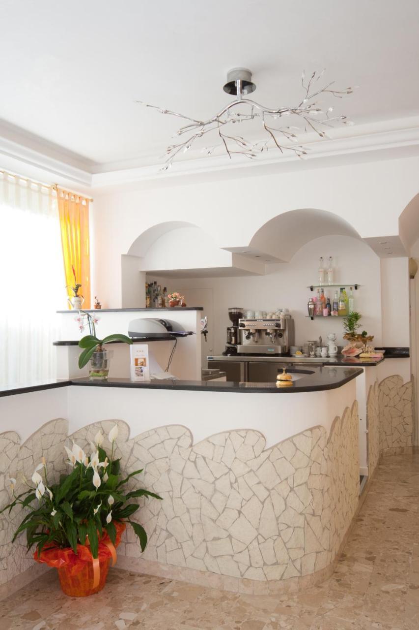 Hotel Altair Misano Adriatico Esterno foto