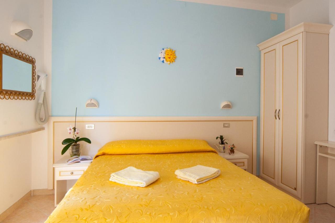 Hotel Altair Misano Adriatico Esterno foto