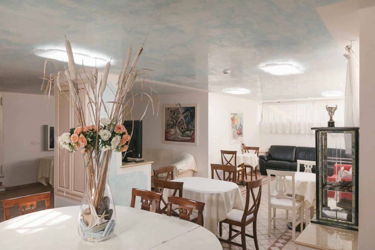 Hotel Altair Misano Adriatico Esterno foto