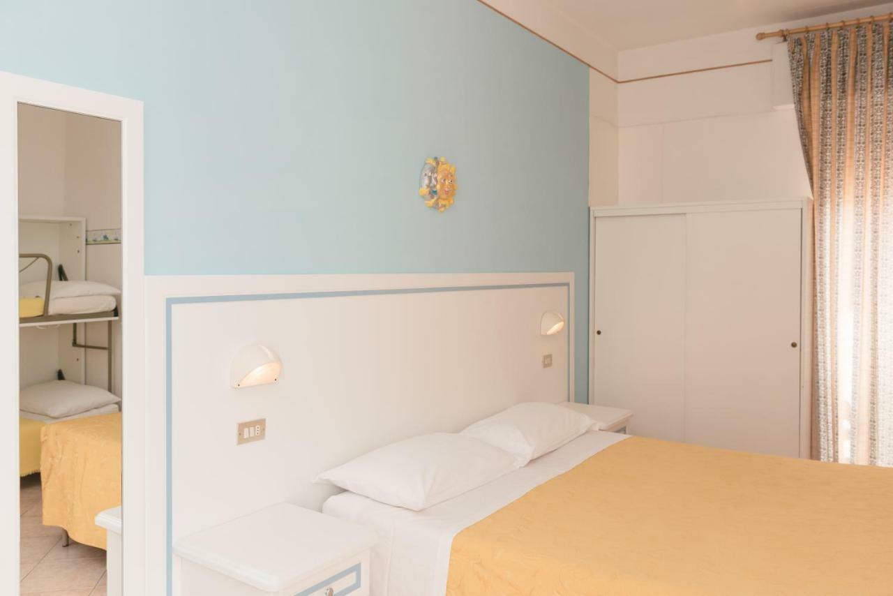 Hotel Altair Misano Adriatico Esterno foto