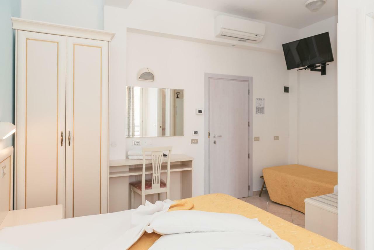 Hotel Altair Misano Adriatico Esterno foto