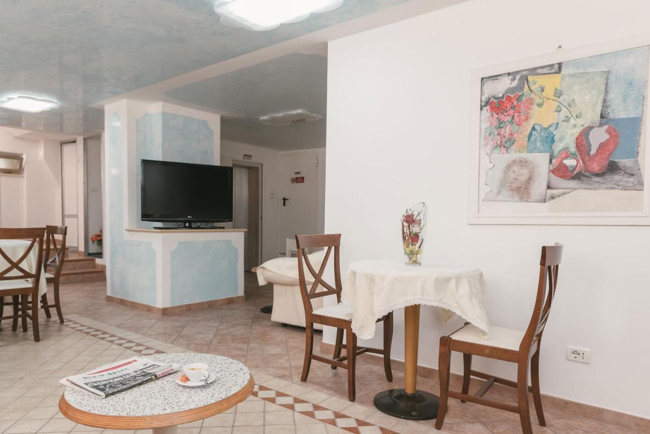 Hotel Altair Misano Adriatico Esterno foto